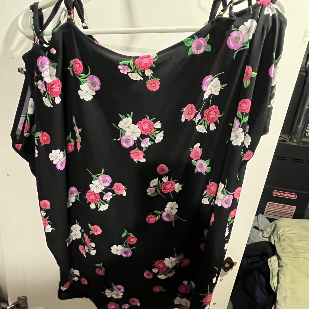 Express medium cold shoulder top